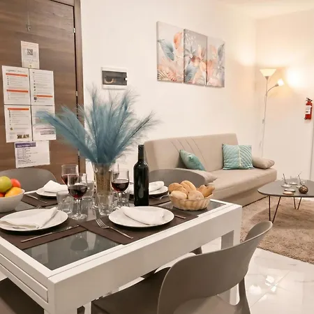 Cosy 2bdr In Bugibba Square - Happy 아파트