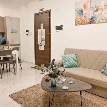 Cosy 2bdr In Bugibba Square - Happy *