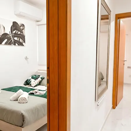 Cosy 2bdr In Bugibba Square - Happy