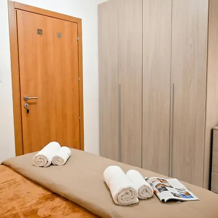 Cosy 2bdr In Bugibba Square - Happy