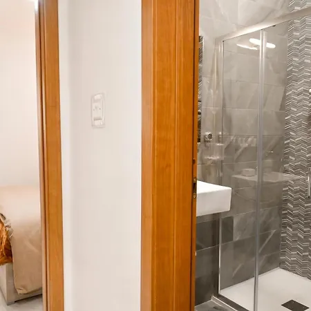 Cosy 2bdr In Bugibba Square - Happy * 세인트폴스베이