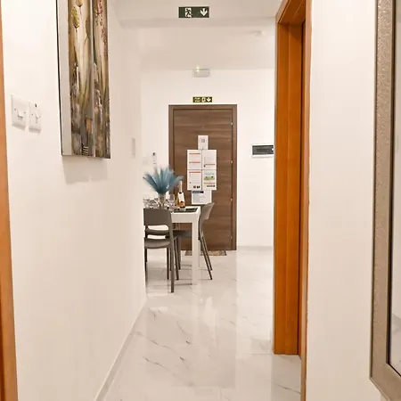 Cosy 2bdr In Bugibba Square - Happy 아파트